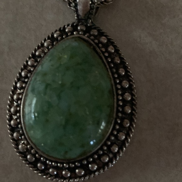 Green stone necklace - Picture 3 of 5